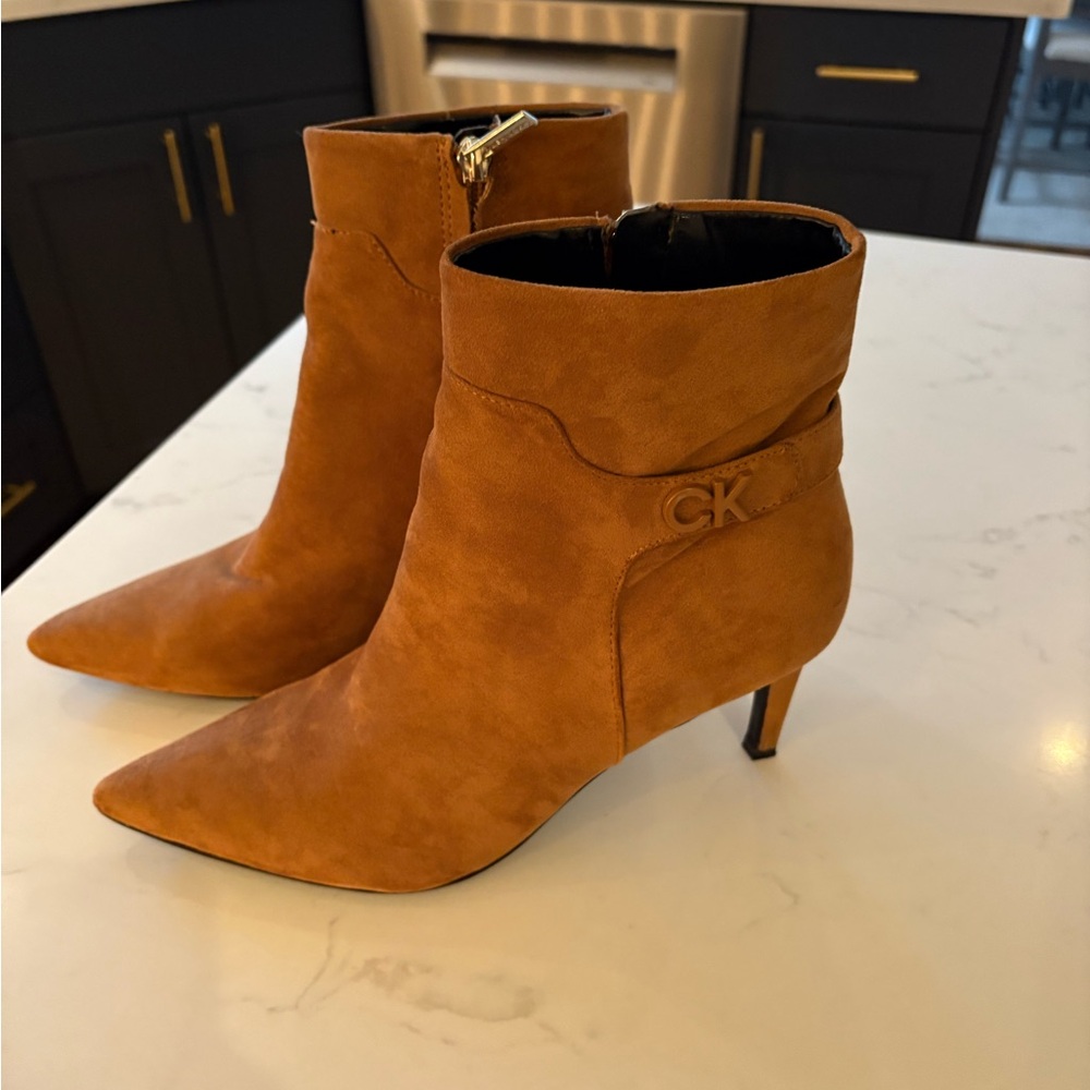 Calvin Klein Women’s Suede Sosele Pointed Toe Bootie In Cognac Color - size 8